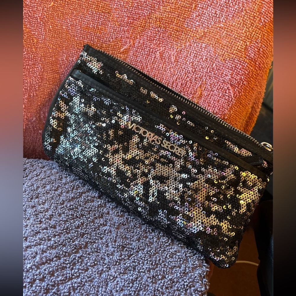 🖤Vintage victoria secret clutch🖤